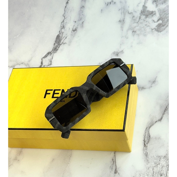 NEW Fendi FE40074U Limited Edition Sunglasses $1050 - Picture 4 of 9